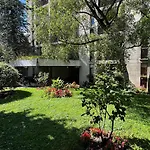 Thelissa - Front Metro Station - Free Parking Apartment Gentilly