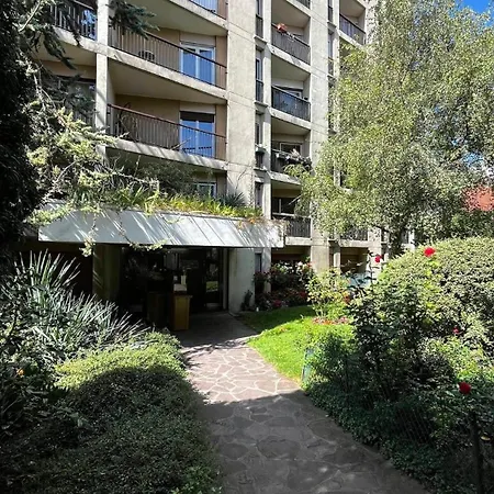 Apartment Thelissa Modern Studio - Front Metro Station - Free Parking *