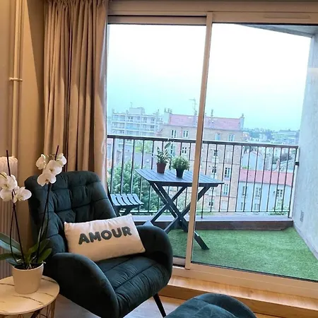 Thelissa Modern Studio - Front Metro Station - Free Parking * Gentilly